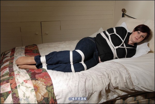 simplytied - Charlotte in jeans 第 37 张图片