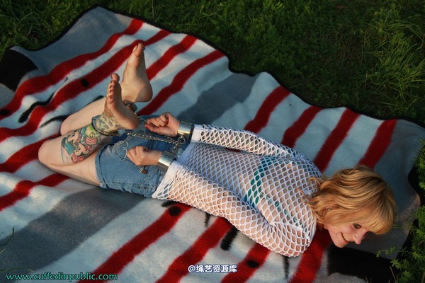 girlsinsteel - Hogtied in the sun 第 27 张图片