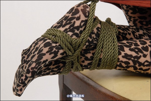 simplytied - Jinx chair semi hogtie 第 26 张图片