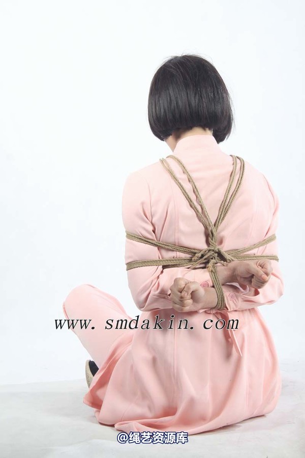锐度主张 - 粉色护士服花样捆绑模特：碧菡 第 16 张图片