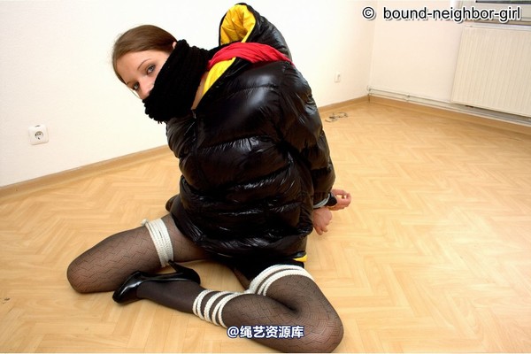 bound-neighbor-girl - Tanja tied in winter jacket 第 15 张图片