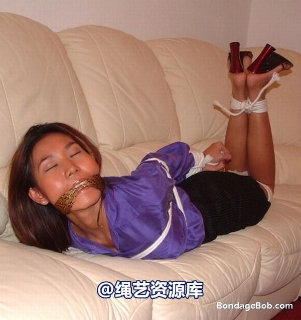 bondagebob - Luxi On my sofa 第 30 张图片
