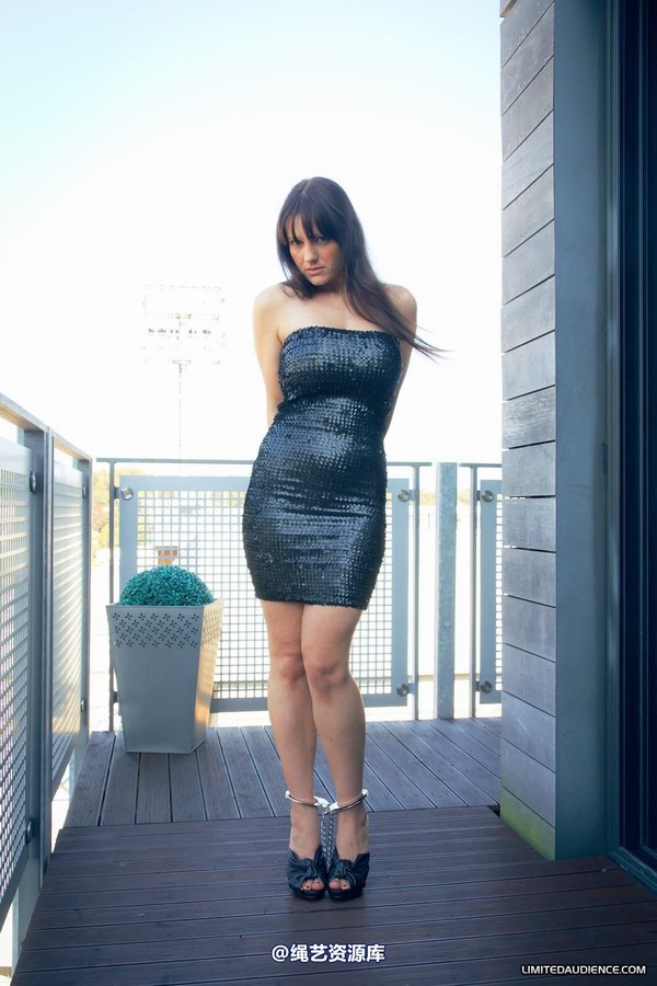 limitedaudience - 2012 sapphire handcuffed on balcony 2 第 4 张图片