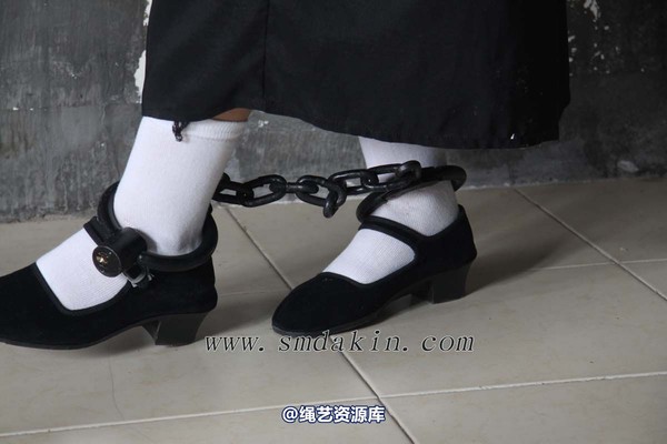 锐度主张 - 黑布鞋白袜镣铐模特：小芳 第 55 张图片