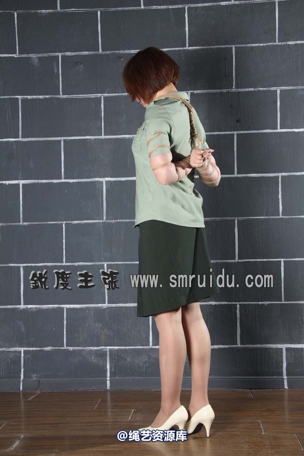 锐度主张 - 军服五花绑模特：瑶瑶 第 44 张图片