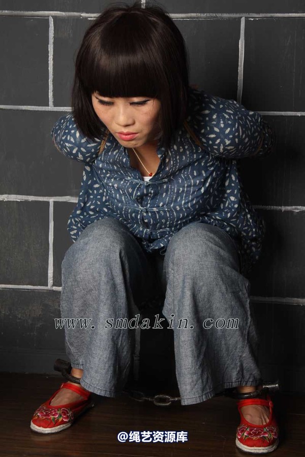 锐度主张 - 女囚五花脚镣模特：碧菡 第 29 张图片