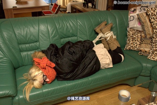 bound-neighbor-girl - Marenka - In winter jacket tied 1 第 21 张图片
