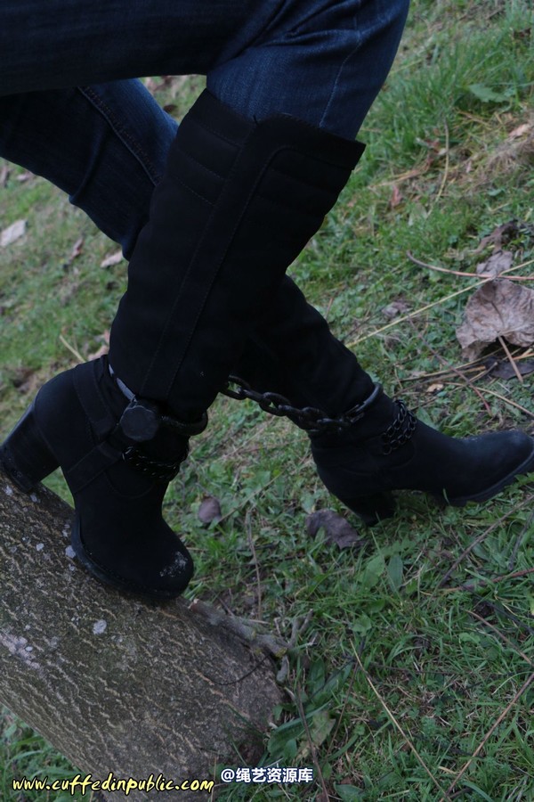 girlsinsteel - Public neckcuff 第 57 张图片