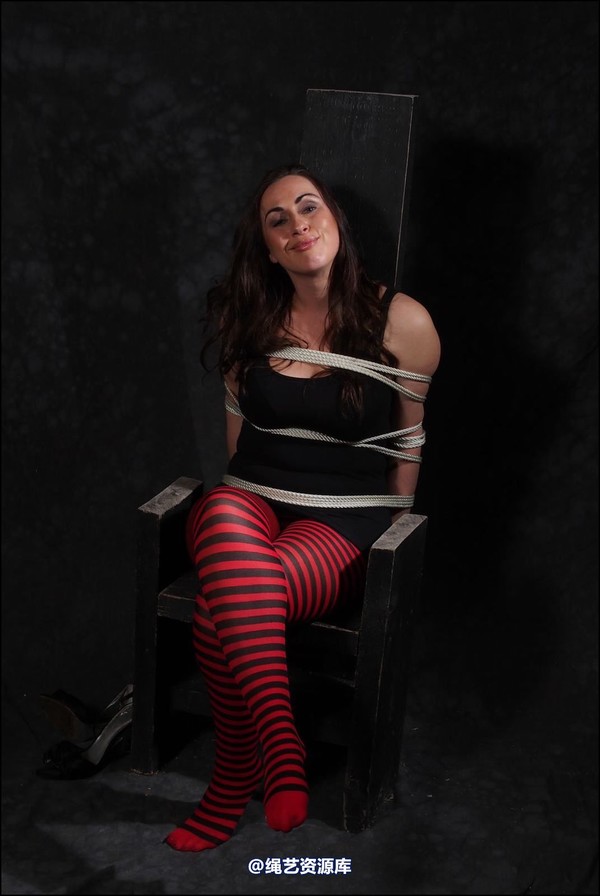 simplytied - Red and Black tights tied 第 6 张图片