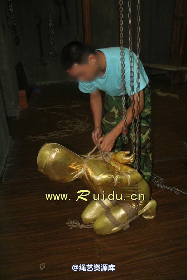 锐度主张 - 20070928第35期 影片胶衣紧缚悬吊图片 第 152 张图片