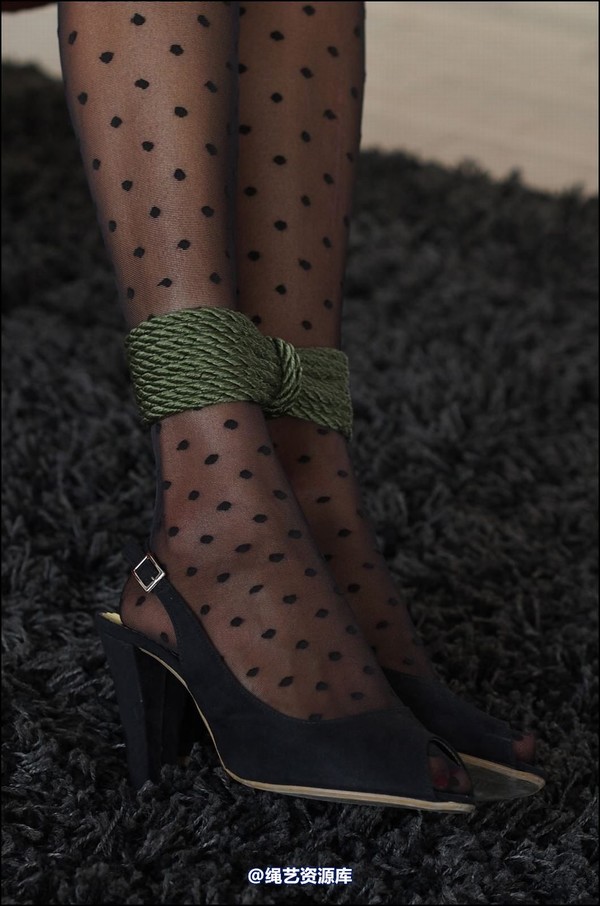 simplytied - Spotted tights in France 第 26 张图片