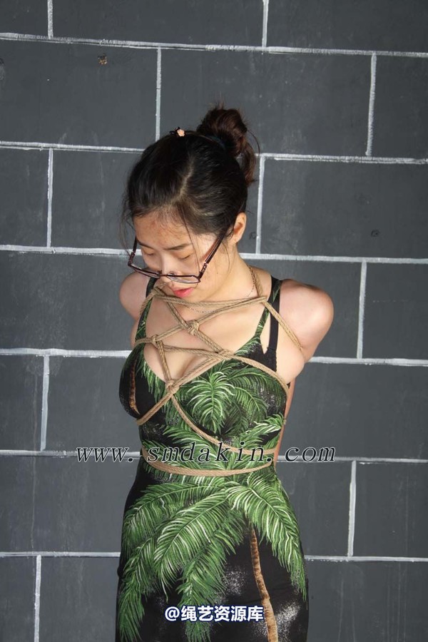 锐度主张 - 紧缚的椰子树模特：楚灵 第 19 张图片