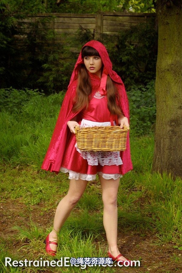 restrainedelegance - Red Riding Hood 第 3 张图片