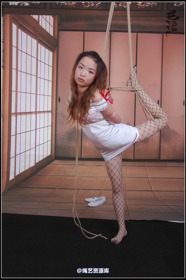 唯美之家 - 2008-11-5萱萱护士装 第 35 张图片