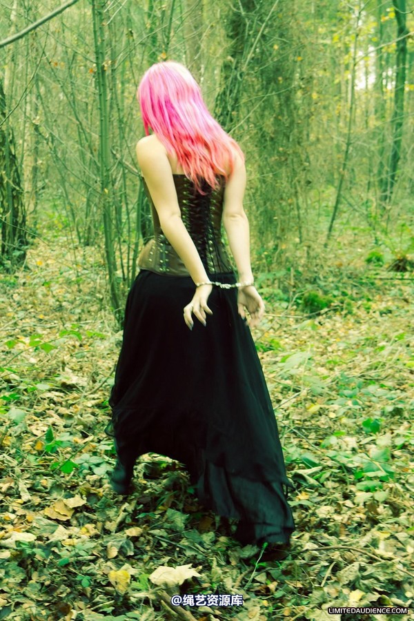 limitedaudience - 2012 elyssia cuffed in the woods 第 21 张图片