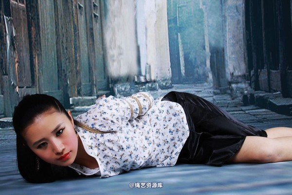 神艺缘 - 227-古朴老街上的少女 第 11 张图片