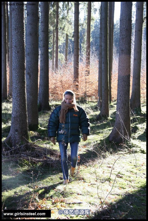 girlsinsteel - In the forest 第 1 张图片