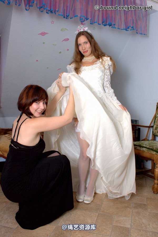 bound-neighbor-girl - Leoni and Valentina - Friend of the Bride 1 第 10 张图片