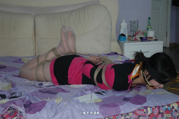 唯美之家 - 2010-12-29雪儿挣扎逃脱。 第 129 张图片