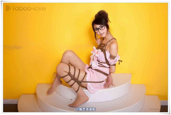 禁忌摄影 - No.085 Mika 粉红色小睡裙眼镜娘 第 21 张图片