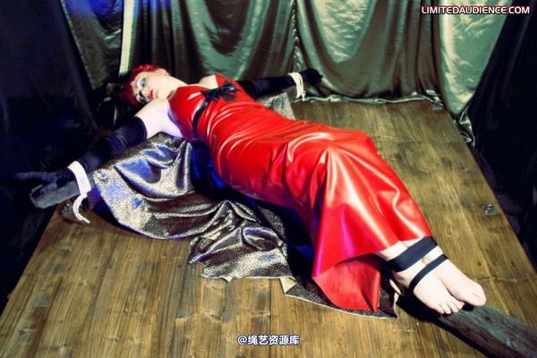 limitedaudience - 2010 raevan bound to a cross 3 第 30 张图片