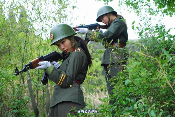 唯美之家 - 外拍军装三模特 第 211 张图片