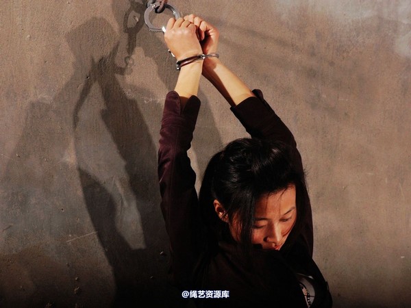mj影视 - 倾心罪恶红唇1 第 218 张图片