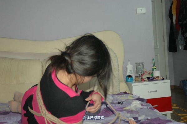 唯美之家 - 2010-12-29雪儿挣扎逃脱。 第 40 张图片