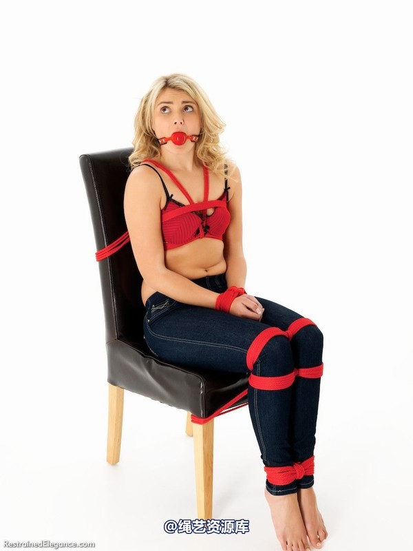 restrainedelegance - Heidi Barefoot in Blue Jeans 第 25 张图片