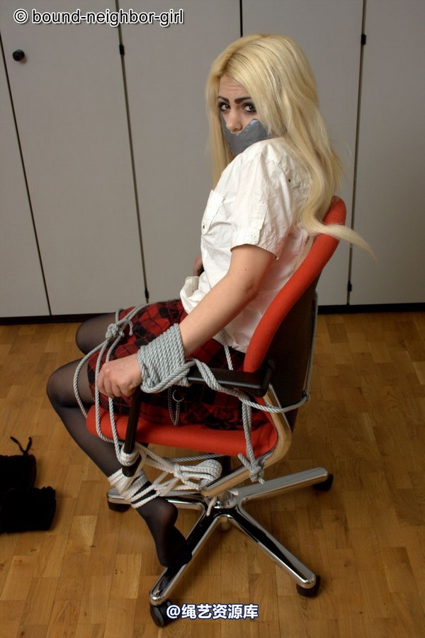 bound-neighbor-girl - Nina A - Office bondage 3 第 35 张图片