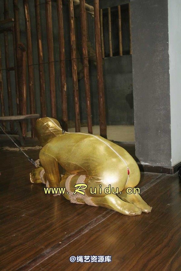 锐度主张 - 20070928第35期 影片胶衣紧缚悬吊图片 第 208 张图片