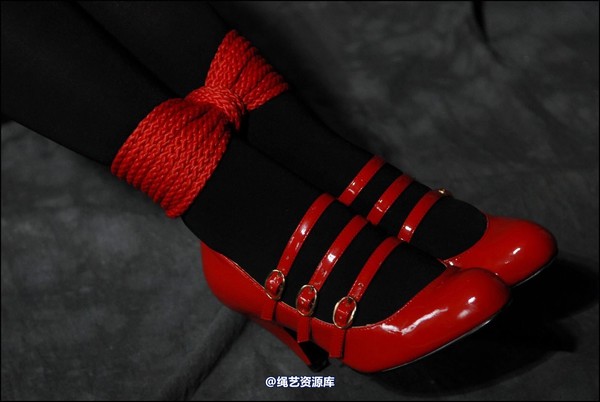 simplytied - Jinx in red shoes 第 24 张图片