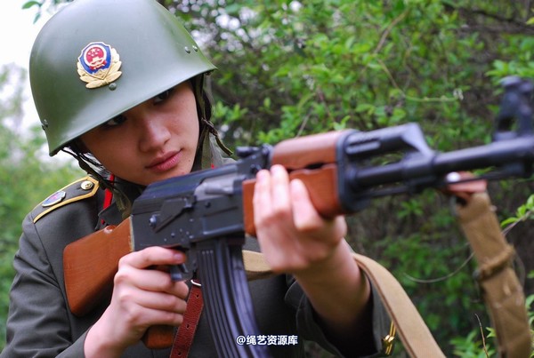 唯美之家 - 外拍军装三模特 第 107 张图片