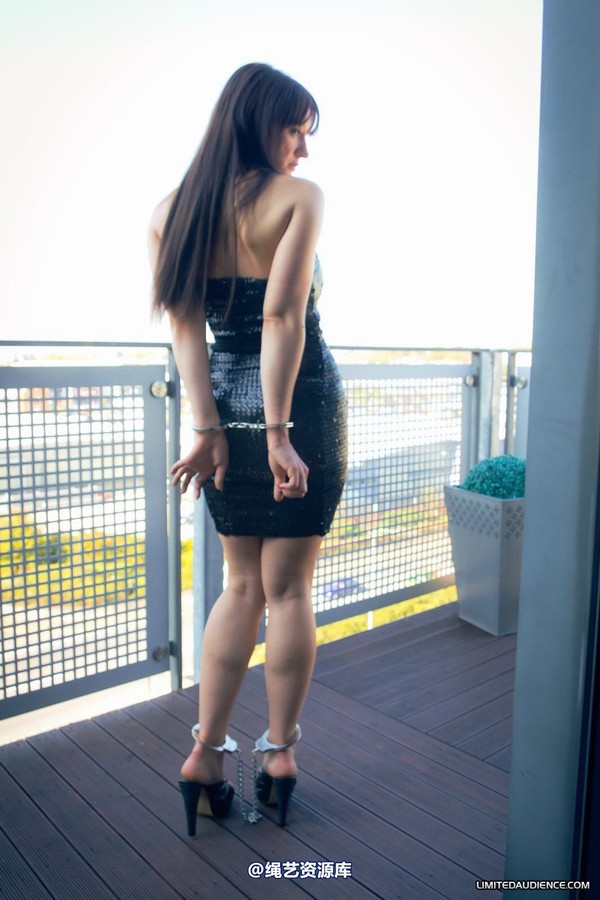 limitedaudience - 2012 sapphire handcuffed on balcony 2 第 1 张图片