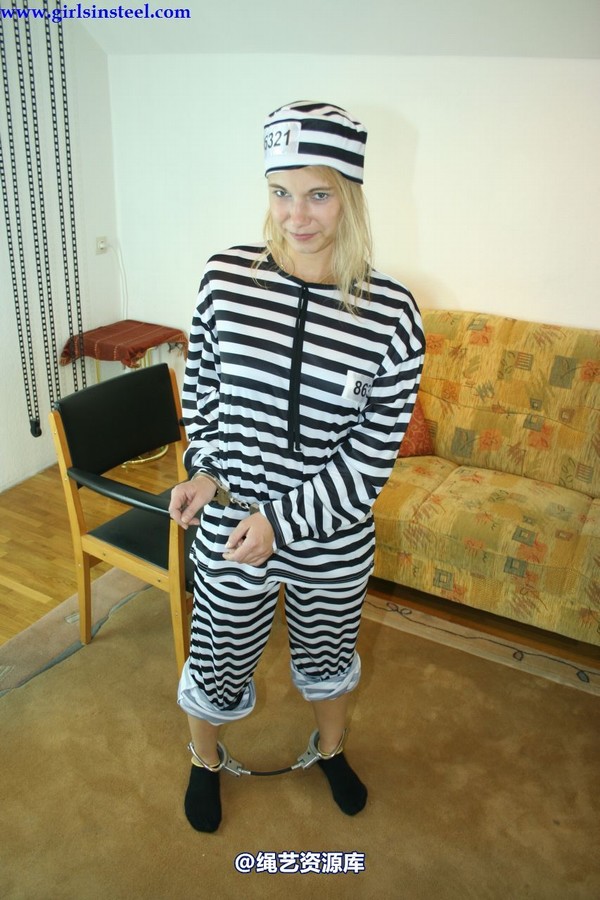 girlsinsteel - 2 dangerous girls as convicts 第 4 张图片