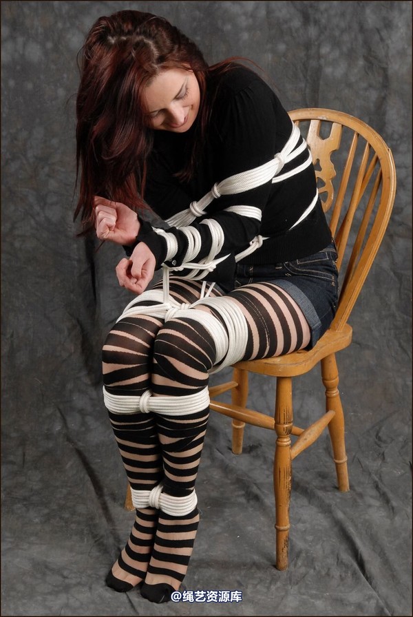 simplytied - Jinx in bondage tights 第 39 张图片