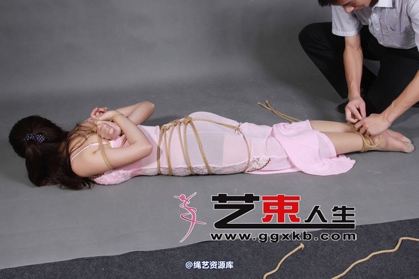 艺束人生 - 013-雯子礼服后高手 第 8 张图片