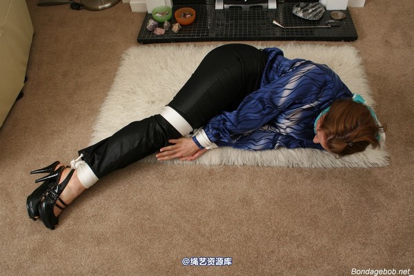 bondagebob - Sapphire On her knees 第 78 张图片