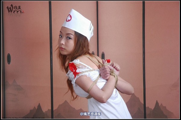 唯美之家 - 2008-11-5萱萱护士装 第 11 张图片