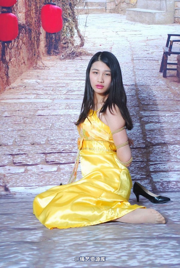 唯美之家 - 新模萧萧黄礼服 第 78 张图片
