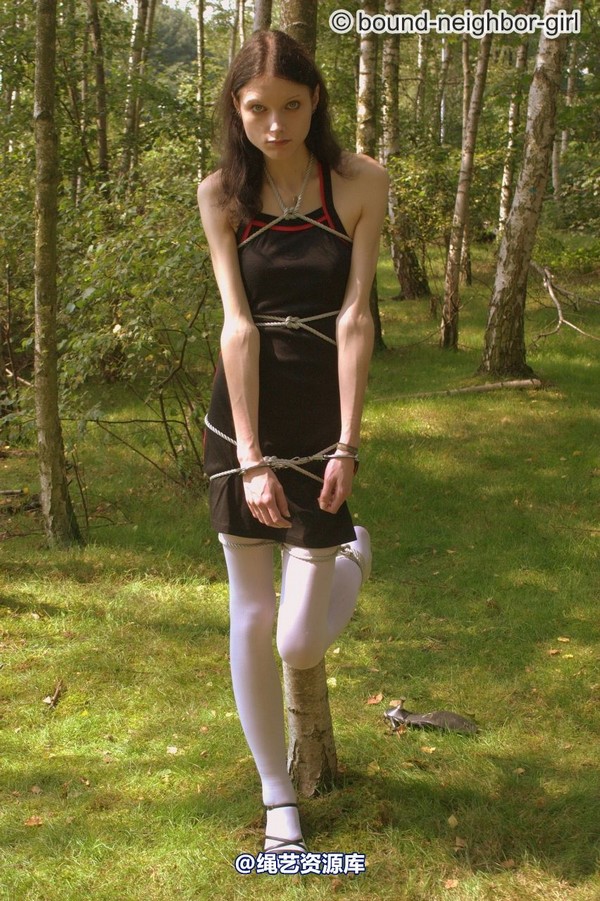 bound-neighbor-girl - Tanja - Tied up in the forest 3 第 24 张图片