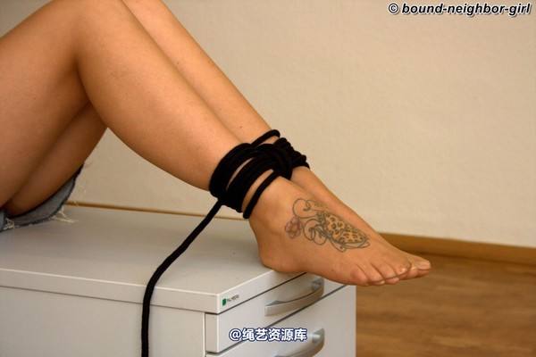 bound-neighbor-girl - Melina - Tied up in the office 5 第 15 张图片