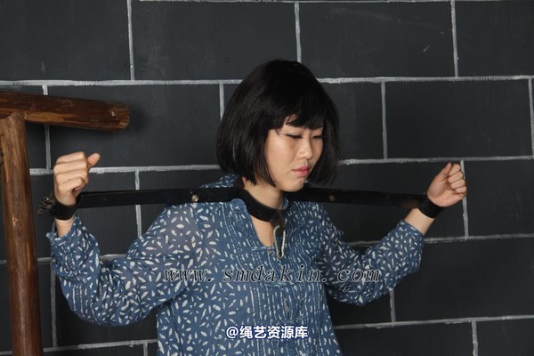 锐度主张 - 女囚黑铁枷模特：碧菡 第 34 张图片