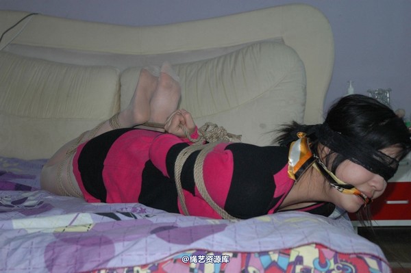 唯美之家 - 2010-12-29雪儿挣扎逃脱。 第 6 张图片
