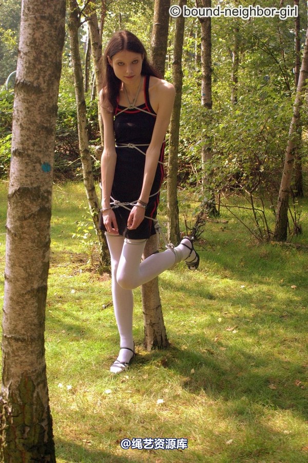 bound-neighbor-girl - Tanja - Tied up in the forest 3 第 19 张图片