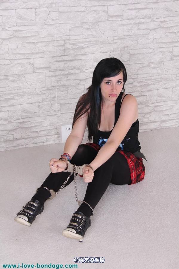 girlsinsteel - First time hogtied 第 1 张图片