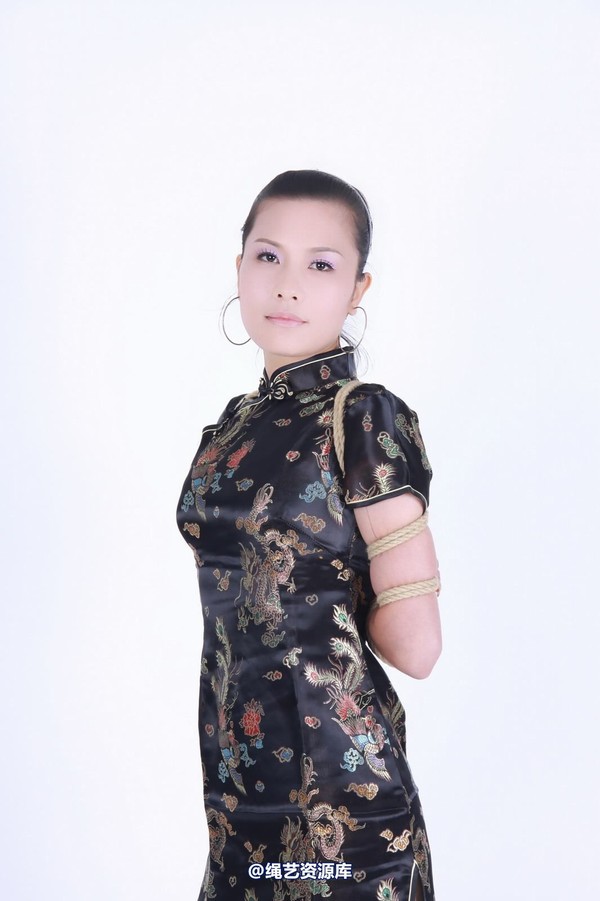 神艺缘 - 122-黑旗袍扮贵妇被绑 第 3 张图片