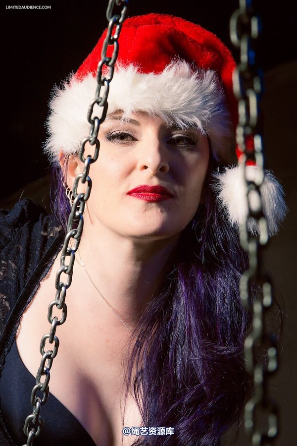 limitedaudience - 2013 caroline pierce santa s elf trouble 第 14 张图片