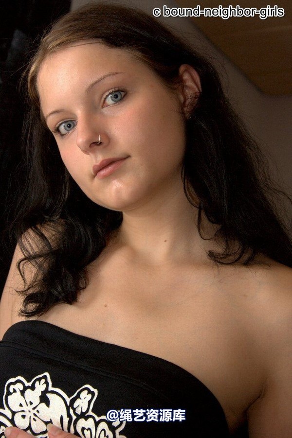 bound-neighbor-girl - Tanja surprised at home Part 1 第 6 张图片