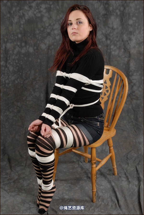 simplytied - Jinx in bondage tights 第 29 张图片